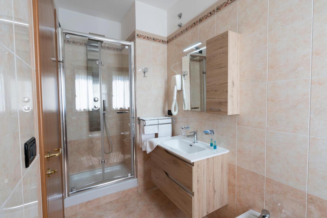 Hotel D'Atri Montesilvano Marina Esterno foto